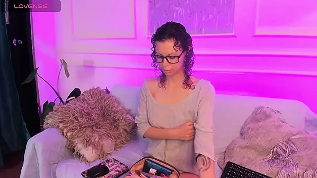 Snapshot of AliceMadnes chatting on 8, 2, 2026 AliceMadnes online show from 8, 2, 2026