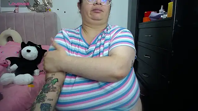 Snapshot of kattybbwbigboobs_ chatting on 6, 4, 2026 kattybbwbigboobs online show from 6, 4, 2026