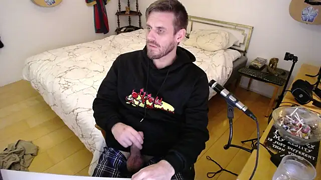 Snapshot of skatejocke chatting on 5, 12, 2025 skatejocke online show from 5, 12, 2025