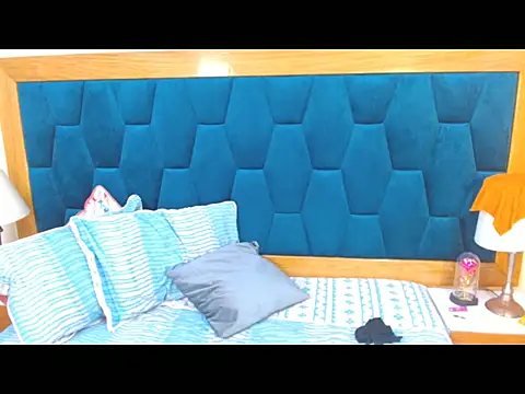 Snapshot of morrigan_luxus2 chatting on 14, 12, 2025 morrigan luxus2 online show from 14, 12, 2025