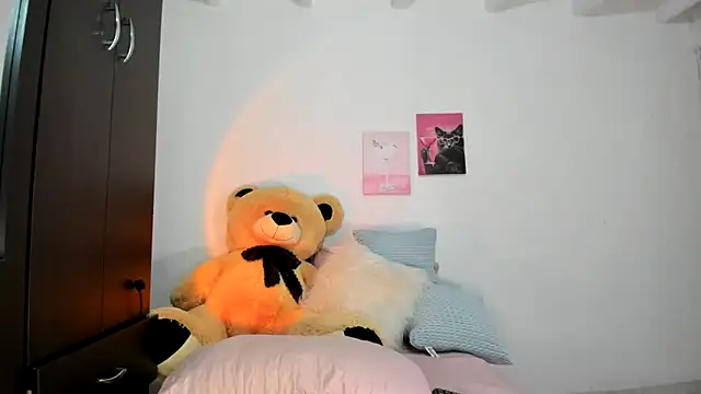 Snapshot of caro_gemm chatting on 25, 3, 2026 caro gemm online show from 25, 3, 2026