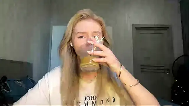 MoonlitCrystalia online show from 30, 6, 2026
