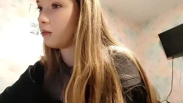 Snapshot of BarkySedna chatting on 8, 11, 2025 BarkySedna online show from 8, 11, 2025