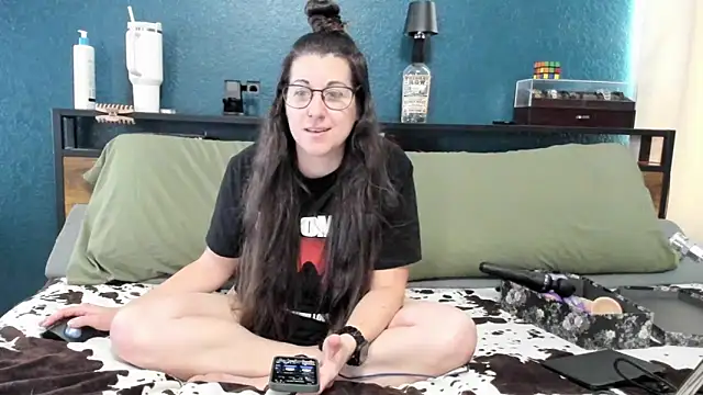 Snapshot of Sammie_Ray chatting on 8, 4, 2026 Sammie Ray online show from 8, 4, 2026