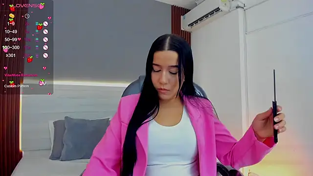 Snapshot of Amy_Leah chatting on 2, 12, 2025 Amy Leah online show from 2, 12, 2025