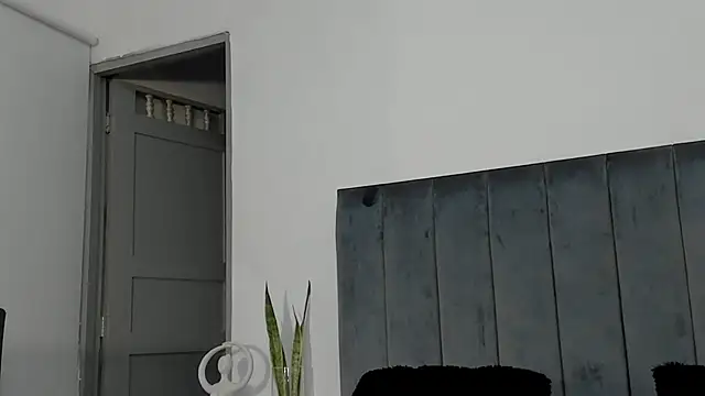 NikkiBotero online show from 28, 11, 2025