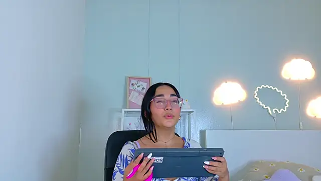 NicoletCherry   online show from 5, 12, 2025