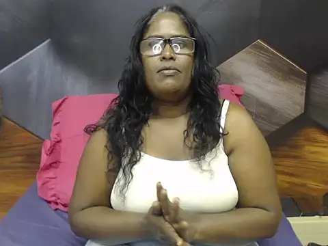 Snapshot of IndianDeluxe chatting on 7, 11, 2025 IndianDeluxe online show from 7, 11, 2025