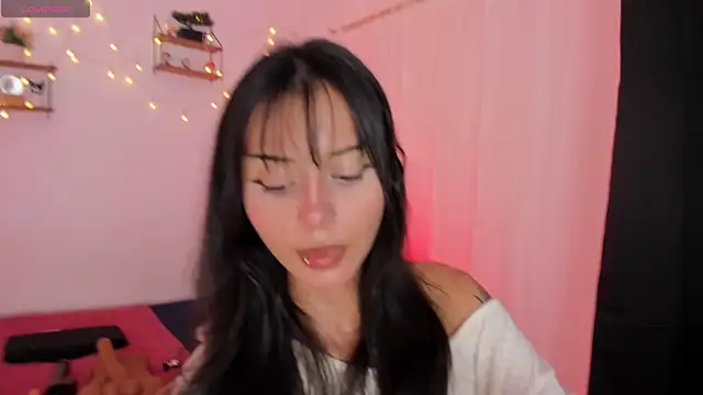 Snapshot of Tamara_Aluna_ chatting on 8, 7, 2026 Tamara Aluna online show from 8, 7, 2026