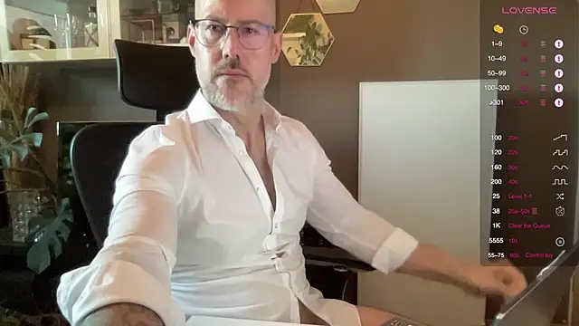 Snapshot of the_new_fit_rubinho chatting on 9, 4, 2026 the new fit rubinho online show from 9, 4, 2026