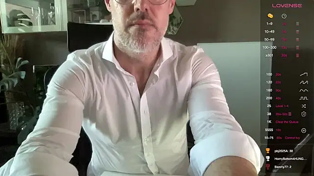 Snapshot of the_new_fit_rubinho chatting on 9, 4, 2026 the new fit rubinho online show from 9, 4, 2026