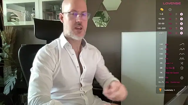 Snapshot of the_new_fit_rubinho chatting on 17, 4, 2026 the new fit rubinho online show from 17, 4, 2026