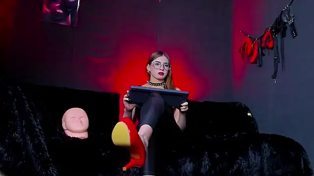 Snapshot of MartinaStones chatting on 3, 12, 2025 MartinaStones online show from 3, 12, 2025