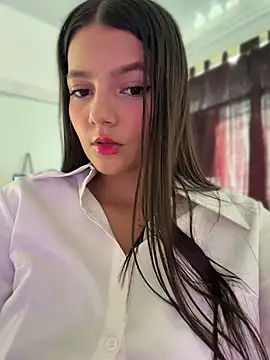 EmmiiGlow online show from 14, 4, 2026