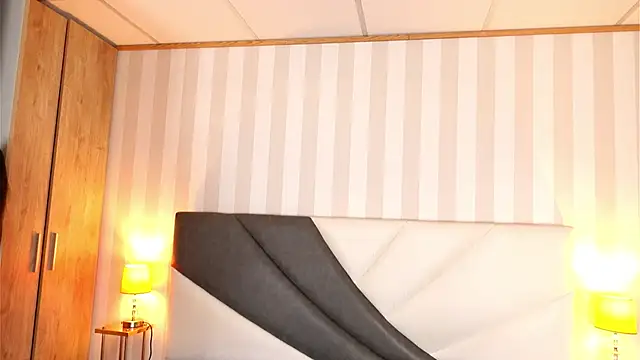 Snapshot of MyaBloomm chatting on 14, 11, 2025 MyaBloomm online show from 14, 11, 2025