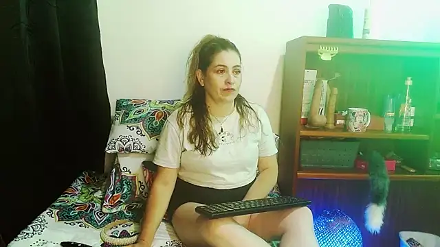 dayan hanks online show from 12, 4, 2026