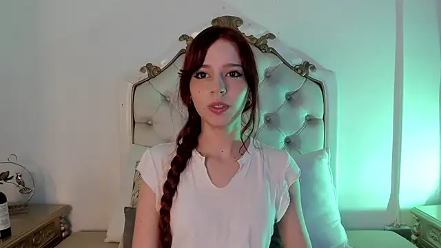 Snapshot of scarlett_smith_3 chatting on 2, 4, 2026 scarlett smith 3 online show from 2, 4, 2026