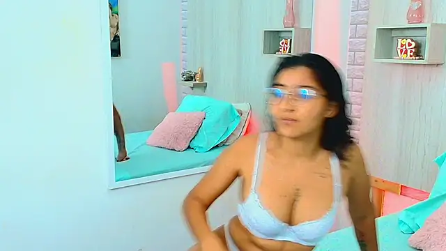 Snapshot of KATY_LOWERY chatting on 7, 4, 2026 KATY LOWERY online show from 7, 4, 2026