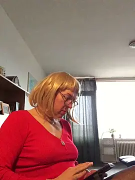 simone xdressing online show from 4, 1, 2025