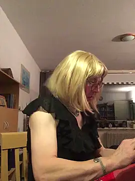 Snapshot of simone_xdressing chatting on 18, 1, 2026 simone xdressing online show from 18, 1, 2026