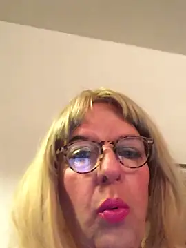 Snapshot of simone_xdressing chatting on 18, 3, 2026 simone xdressing online show from 18, 3, 2026