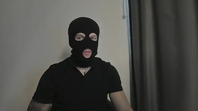 Snapshot of Huntall77 chatting on 12, 11, 2025 Huntall77 online show from 12, 11, 2025