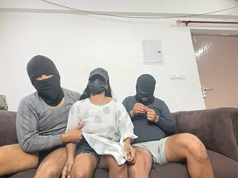 Snapshot of avnikaur chatting on 15, 11, 2025 avnikaur online show from 15, 11, 2025