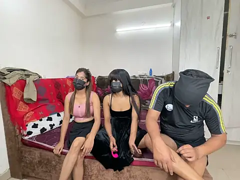 Snapshot of avnikaur chatting on 25, 3, 2026 avnikaur online show from 25, 3, 2026