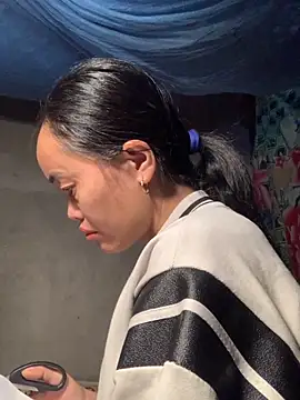 Snapshot of phuong_cute chatting on 11, 11, 2025 phuong cute online show from 11, 11, 2025