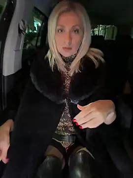 HOTLadyluna online show from 24, 3, 2026