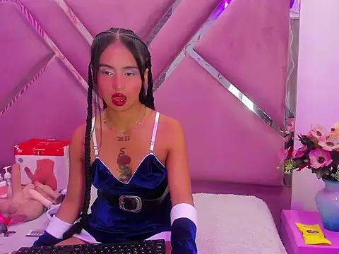 CloeMorenti  online show from 3, 12, 2025