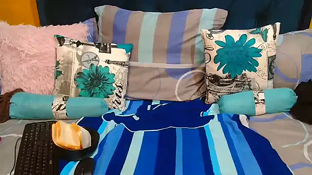 Snapshot of DarkCherryx chatting on 6, 4, 2026 DarkCherryx online show from 6, 4, 2026