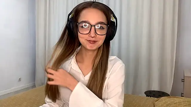 Snapshot of HoaPatton chatting on 11, 11, 2025 HoaPatton online show from 11, 11, 2025