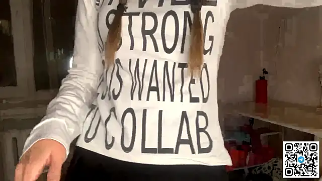 Snapshot of HoaPatton chatting on 12, 11, 2025 HoaPatton online show from 12, 11, 2025