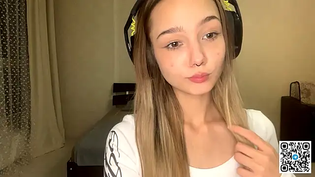 Snapshot of HoaPatton chatting on 18, 11, 2025 HoaPatton online show from 18, 11, 2025