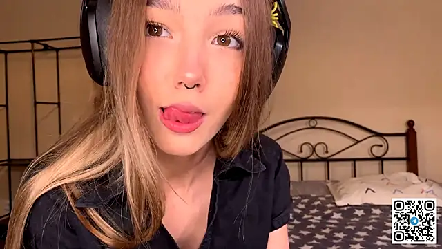 Snapshot of HoaPatton chatting on 23, 11, 2025 HoaPatton online show from 23, 11, 2025