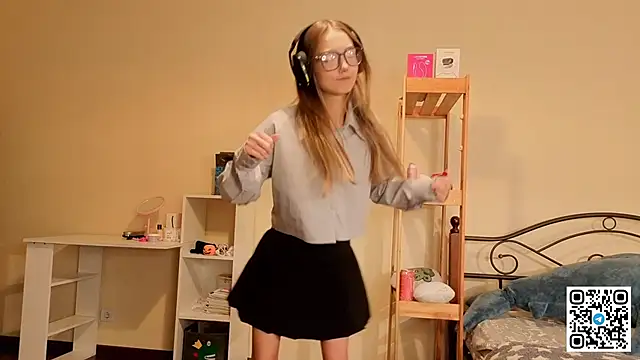 Snapshot of HoaPatton chatting on 3, 12, 2025 HoaPatton online show from 3, 12, 2025