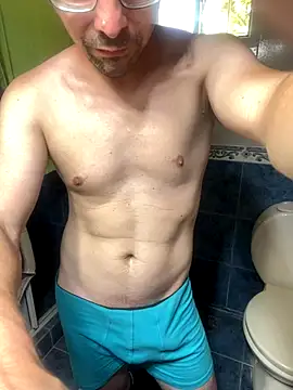 Snapshot of JuanchiSxL chatting on 10, 11, 2025 JuanchiSxL online show from 10, 11, 2025