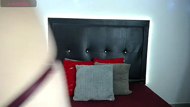 Snapshot of perla_stone_20 chatting on 5, 1, 2026 perla stone 20 online show from 5, 1, 2026