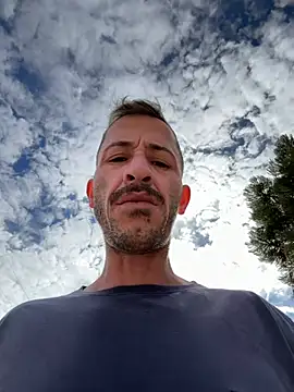 Lucasjandre online show from 4, 8, 2026