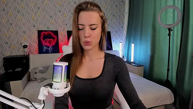 Snapshot of ElllySun chatting on 21, 11, 2025 ElllySun online show from 21, 11, 2025