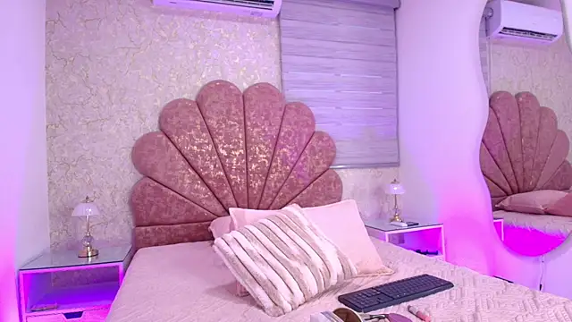 Snapshot of mia_fontana_ chatting on 20, 11, 2025 mia fontana online show from 20, 11, 2025