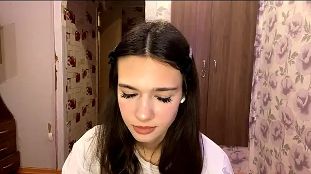 Snapshot of EunHendericks chatting on 15, 11, 2025 EunHendericks online show from 15, 11, 2025