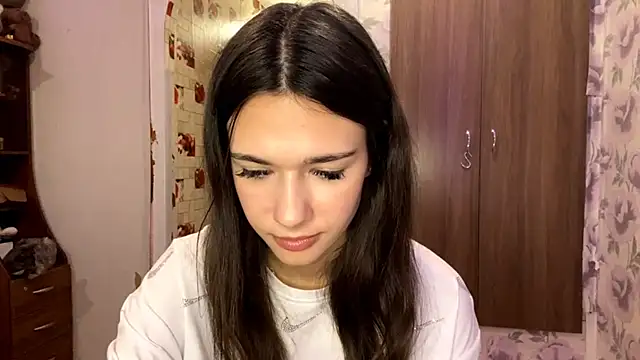 Snapshot of EunHendericks chatting on 18, 11, 2025 EunHendericks online show from 18, 11, 2025