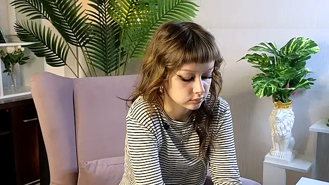 Snapshot of CarenChappan chatting on 13, 11, 2025 CarenChappan online show from 13, 11, 2025