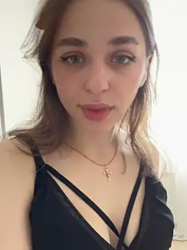 yoyogirlx online show from 14, 6, 2026