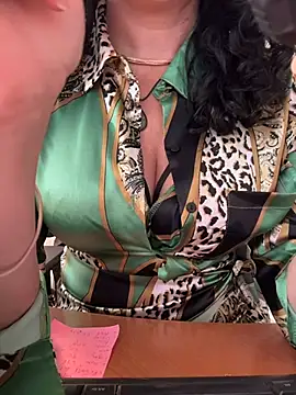 Snapshot of Deessenympho chatting on 16, 4, 2026 Deessenympho online show from 16, 4, 2026