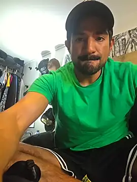 Snapshot of piggylatino chatting on 11, 3, 2026 piggylatino online show from 11, 3, 2026