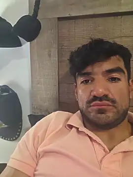 Snapshot of piggylatino chatting on 19, 4, 2026 piggylatino online show from 19, 4, 2026