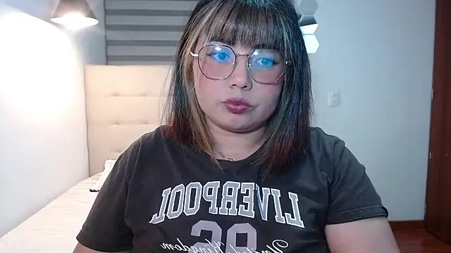 Snapshot of YiniBelle chatting on 24, 11, 2025 YiniBelle online show from 24, 11, 2025